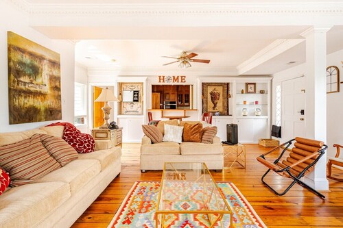 Rare 3-Bedroom Private Hideout @ Historic Occoquan, Short Drive to Washington DC