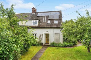 Exterior - Spacious & Sunny Cottage Close to Suffolk Coast (Blythburgh)