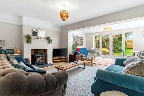 Living area - Spacious & Sunny Cottage Close to Suffolk Coast (Blythburgh)