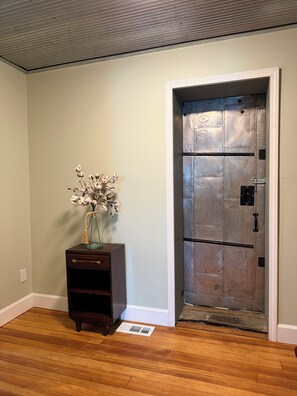 Interior - The Loft on Main, Sleeps 8, just 7mi from Brookings (Volga)