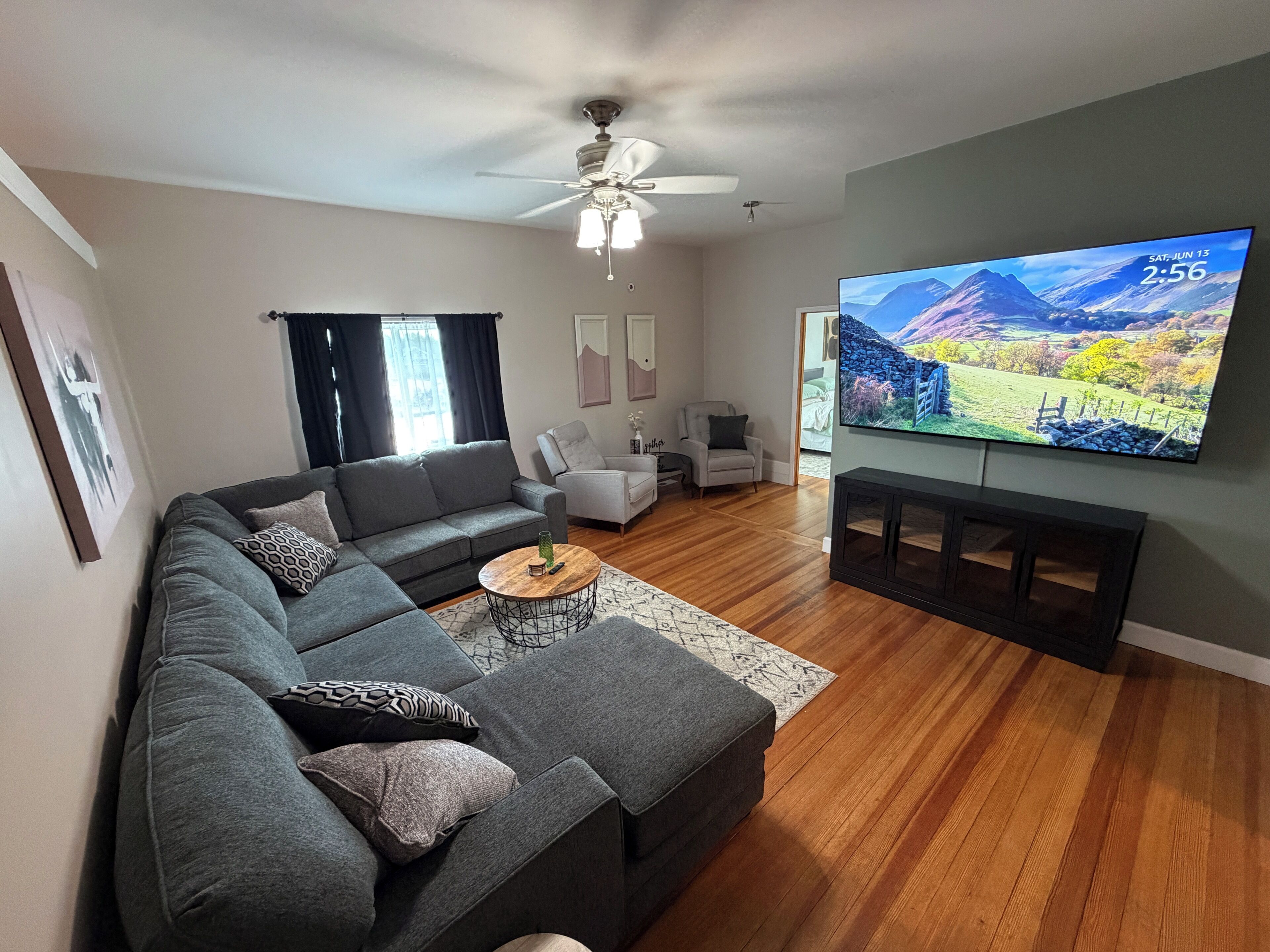 Living area. The Loft on Main, Sleeps 8, just 7mi from Brookings