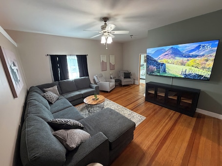 Living area. The Loft on Main, Sleeps 8, just 7mi from Brookings