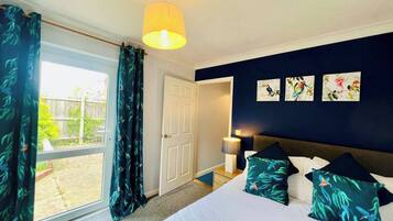 Iron/ironing board, free WiFi, bed sheets
