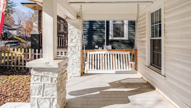 Terrace/patio - Nestled on New Bern - Bright Bungalow Downtown (Raleigh)