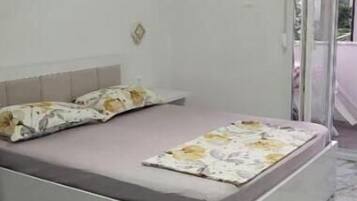 1 chambre, fer et planche à repasser, Wi-Fi, draps fournis