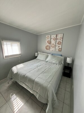 2 bedrooms, WiFi, bed sheets, wheelchair access - Airy 2-Bedroom House in N. Ft. Myers, Close to Beaches, Spring Training & More! (North Fort Myers)