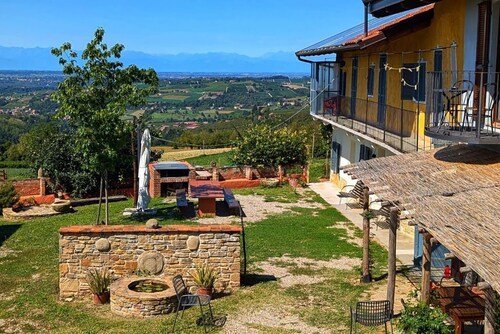 Amazing view 2-bedroom country house
