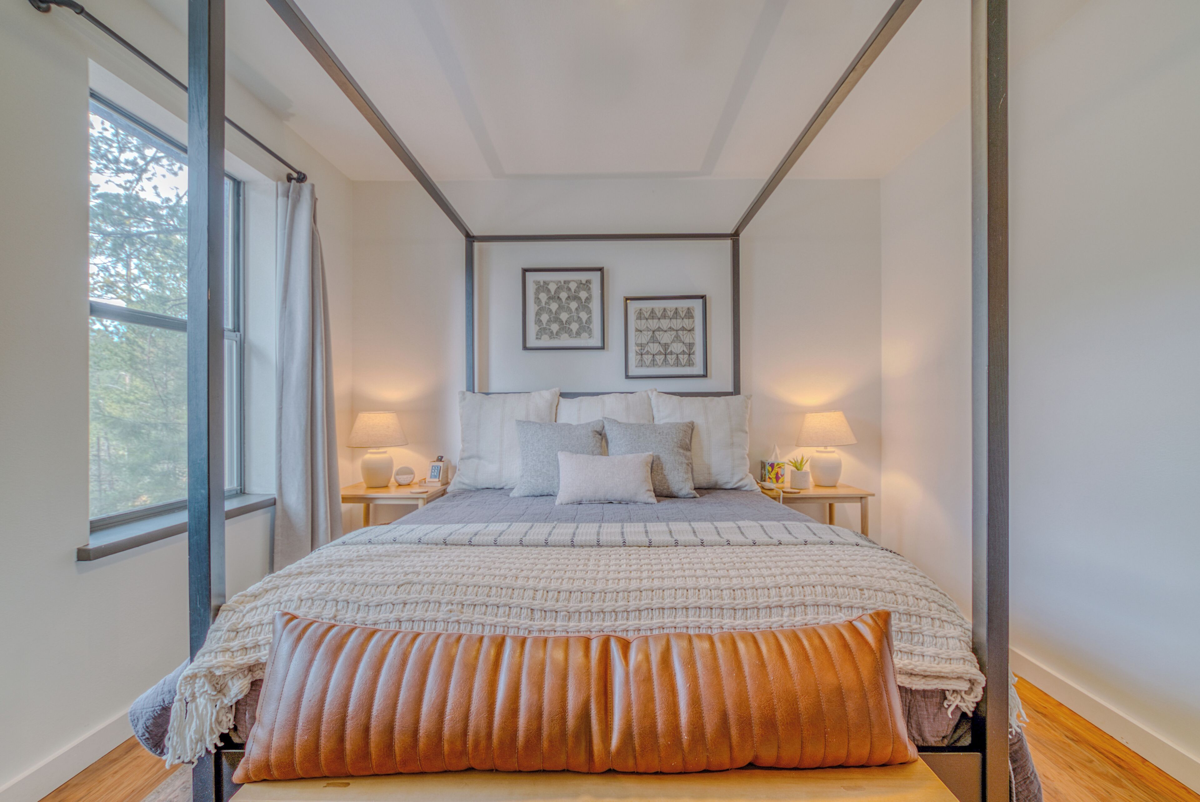 2 habitaciones, tabla de planchar con plancha, wifi y ropa de cama 