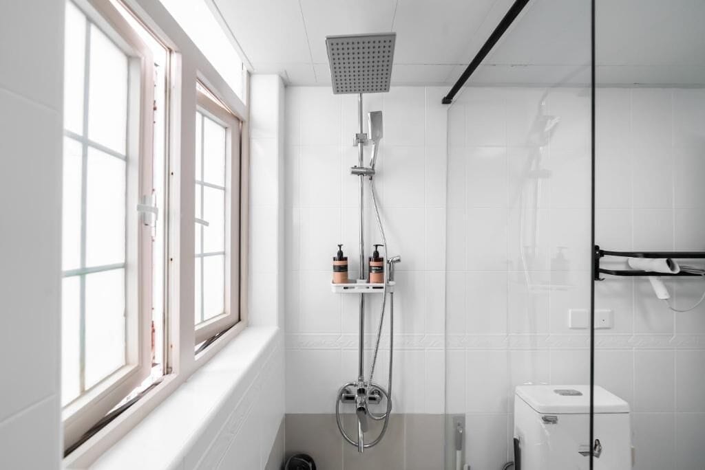 Familienapartment, 4 Schlafzimmer, Küche, Stadtblick | Badezimmer | Hausschuhe