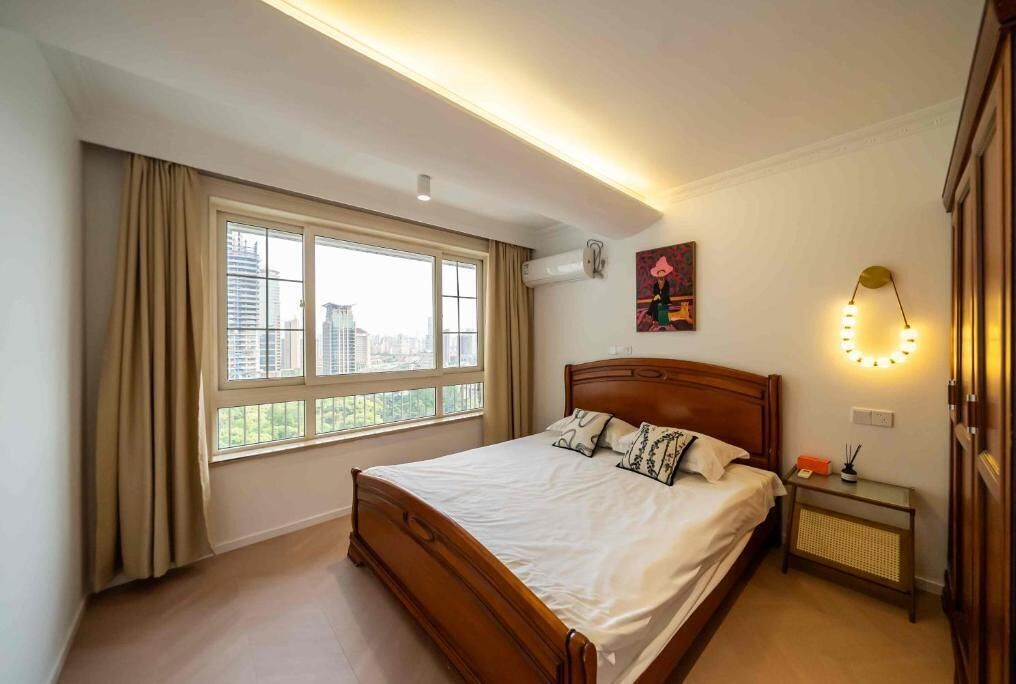 Blackout drapes, soundproofing, iron/ironing board, free WiFi