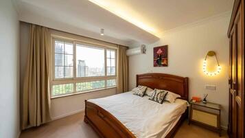 Blackout drapes, soundproofing, iron/ironing board, free WiFi