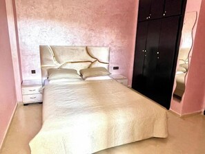 2 多间卧室、熨斗/熨衣板、旅行婴儿床、WiFi