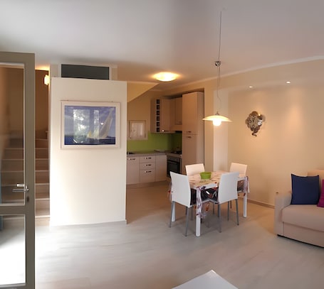 Dining. La Piazzetta in Colle d'Orano – Spacious Two-Level Apartment with Outdoor Area