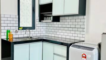 Studio, City View | Private kitchen