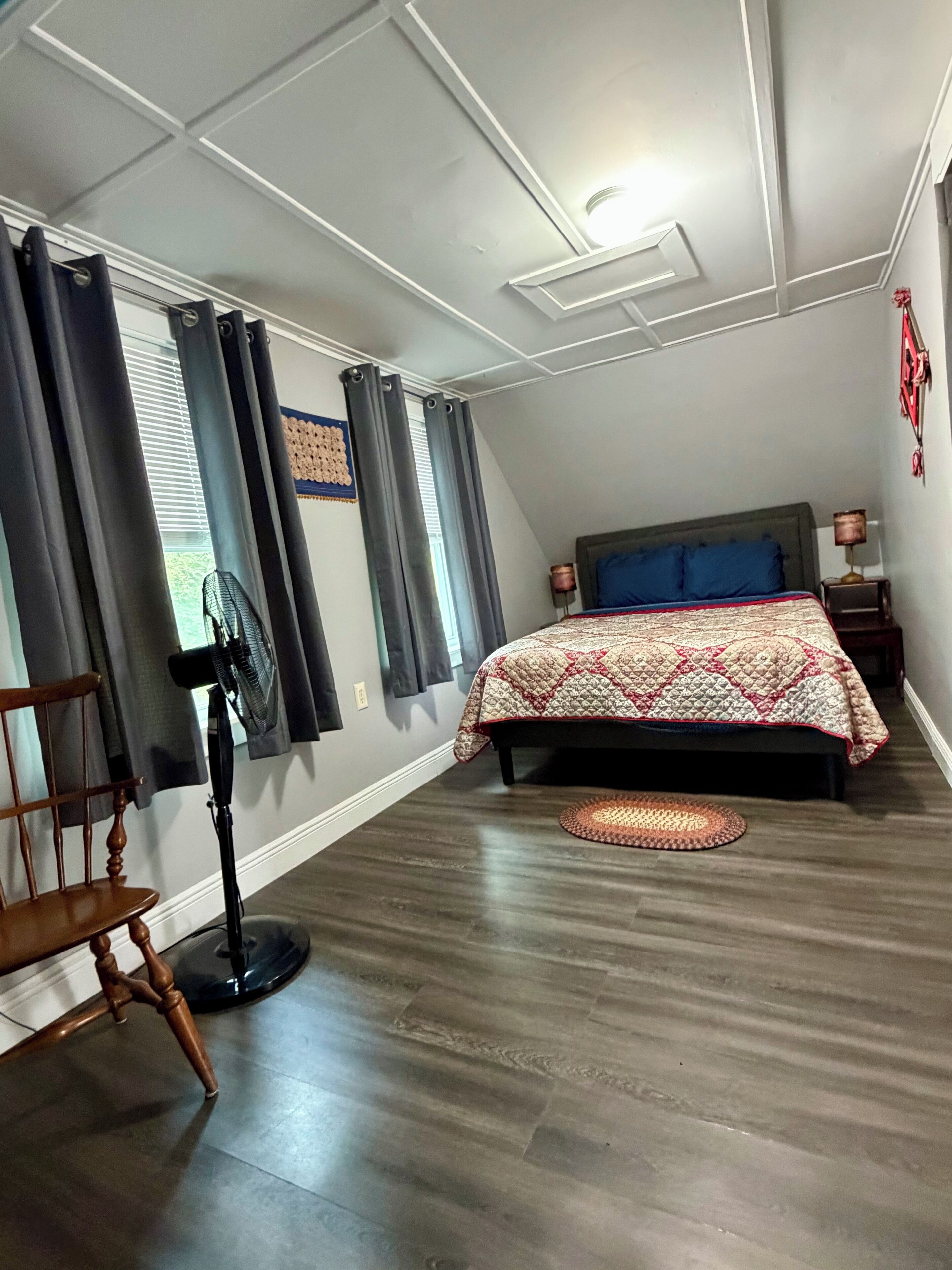 3 slaapkamers, een strijkplank/strijkijzer, gratis wifi, beddengoed