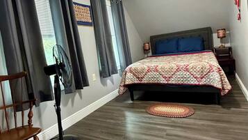 3 slaapkamers, een strijkplank/strijkijzer, gratis wifi, beddengoed