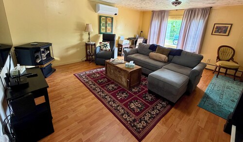 Enjoyable 3-bedroom Island Falls Retreat