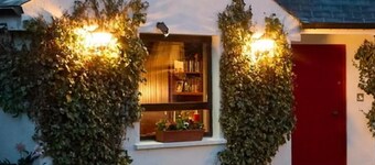 2 Bedroom Apartment - Free Parking & Garden