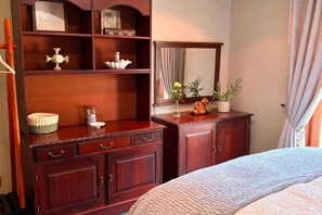 2 bedrooms, iron/ironing board, free WiFi, bed sheets - Luxury Private Apartment Sleeps 4, Free Parking (Bective)