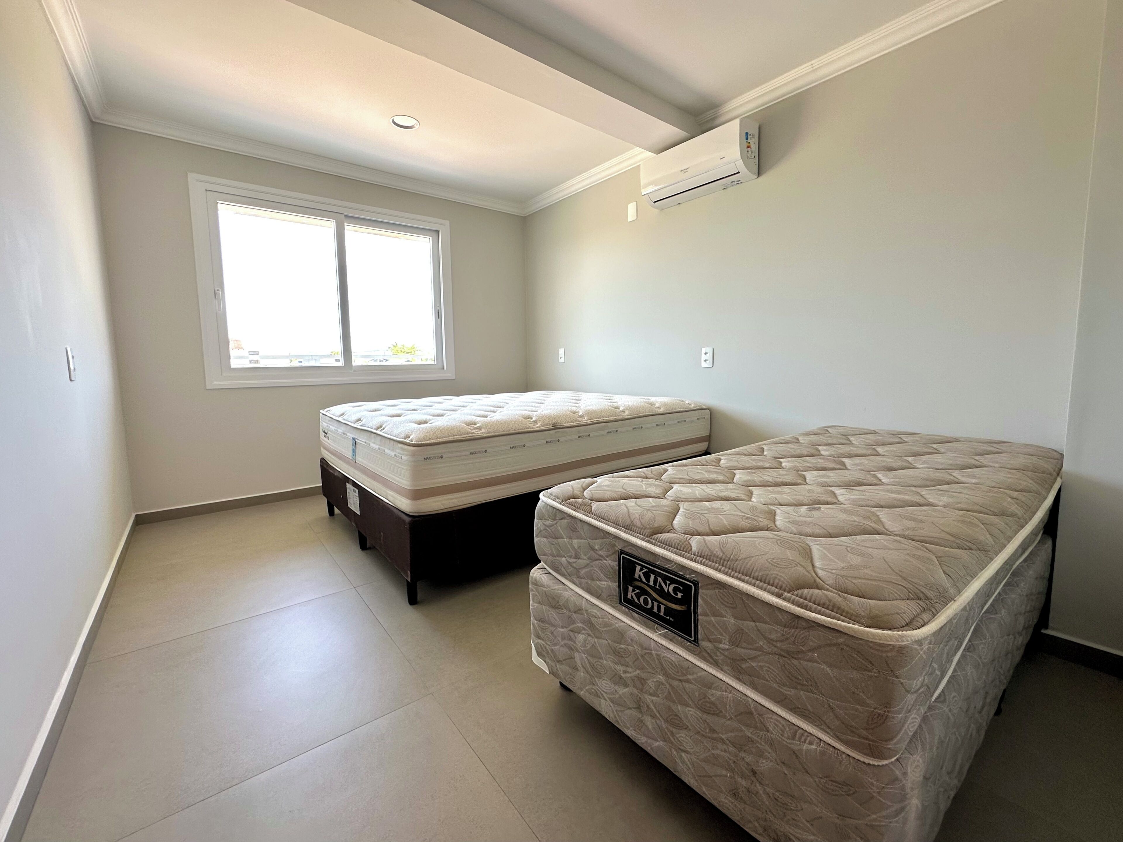 Apartamento luxo, varanda coberta, vista para o mar | Wi-Fi de cortesia