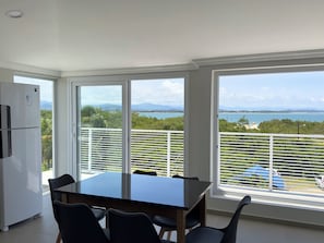 Apartamento superluxo, vista para o mar | Opções para refeição