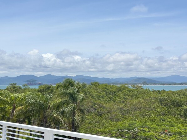 Luxury Apartment, Sea View | Property grounds