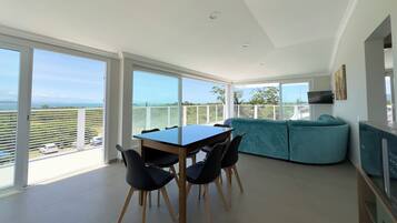 Departamento de lujo, vista al mar | Interior