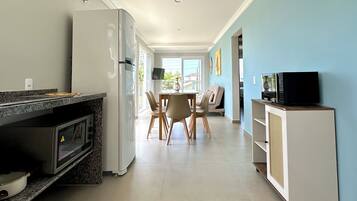 Departamento Deluxe, lanai, vista al mar | Interior