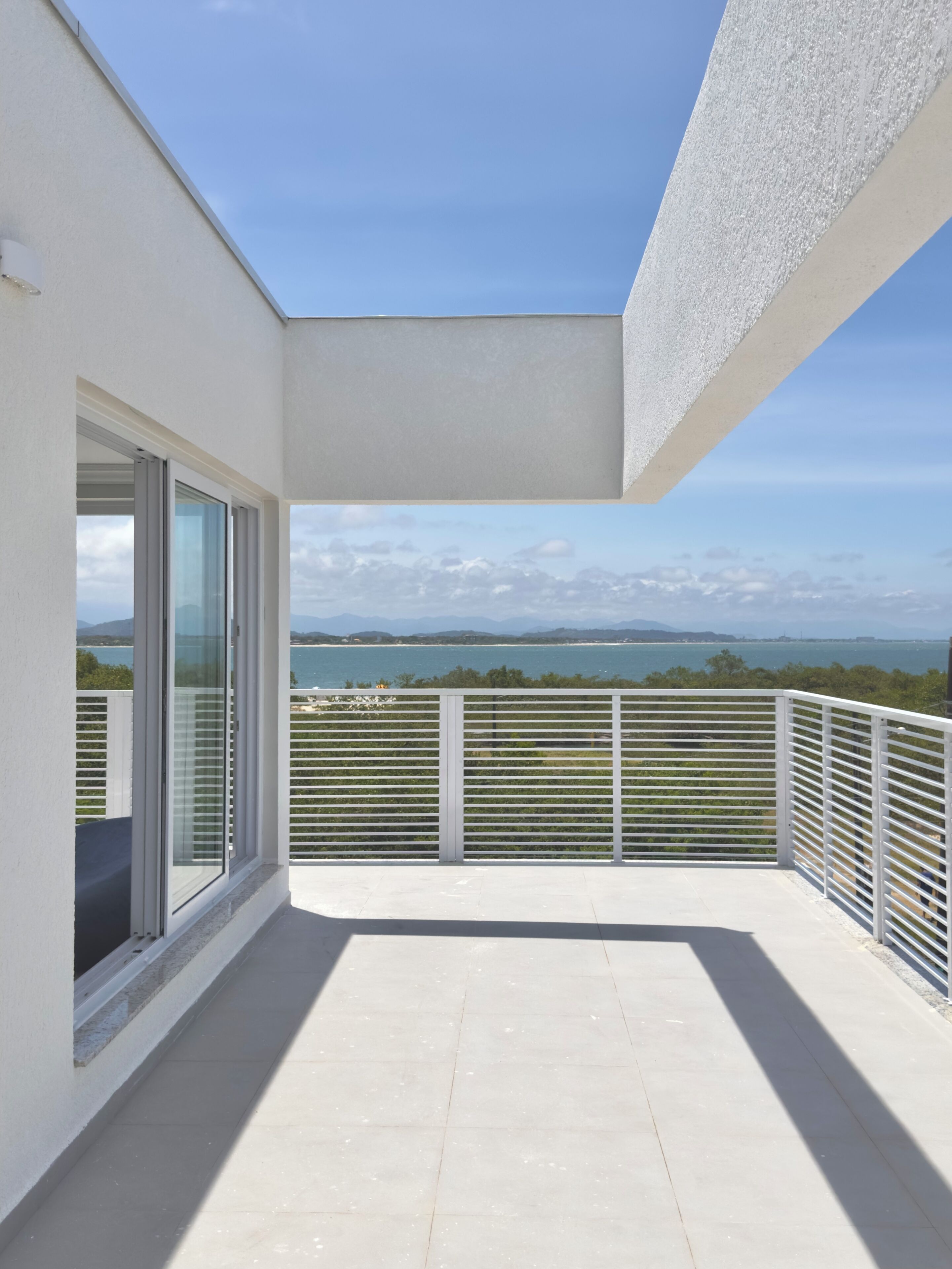 Luxury Apartment, Sea View | Teres/patio