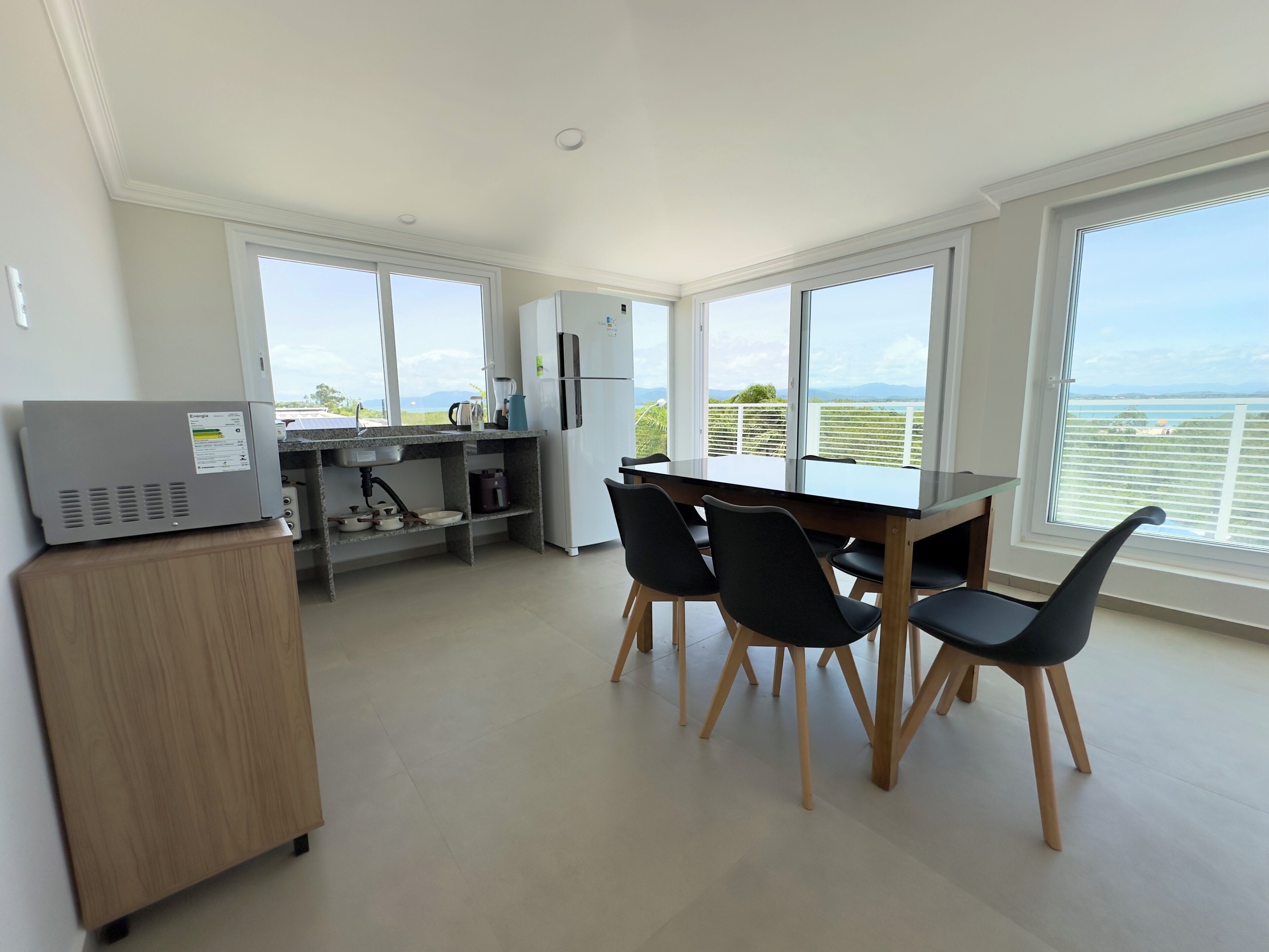 Luxury Apartment, Sea View | Dapur peribadi | Peti sejuk, ketuhar gelombang mikro, ketuhar, dapur 