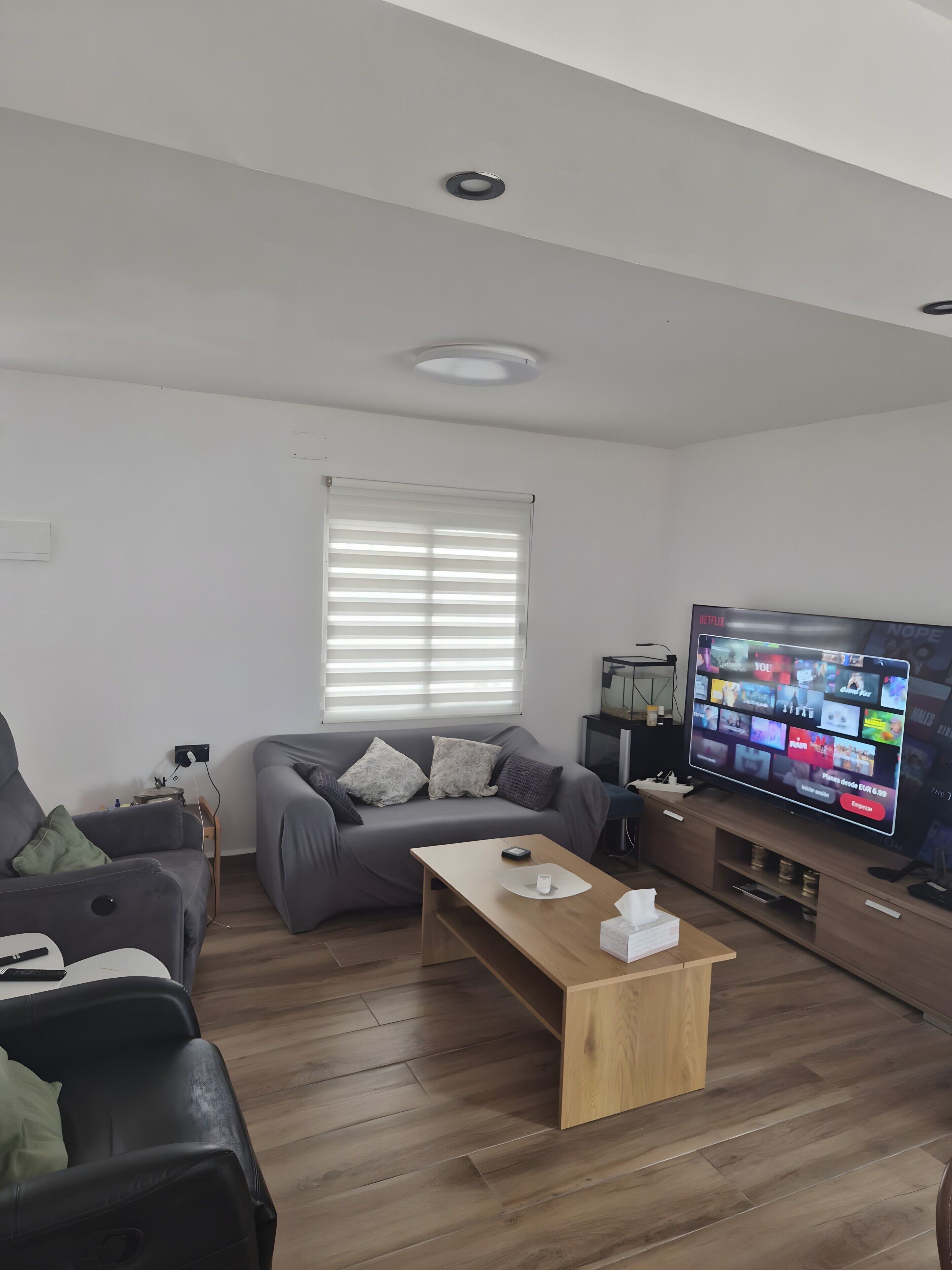 Televisie en een open haard