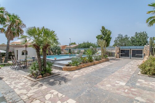 Magnificent Villa with Private Pool and Barbecue near Campello and San Juan Beach