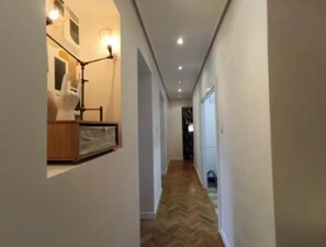 Interior - Spacious Family Apartment in Goya – Steps from Movistar Arena (Madrid)