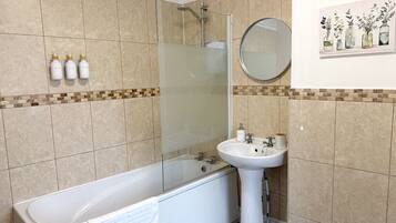 Assecador de cabells, bidet, tovalloles i sabó