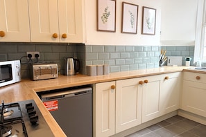Private kitchen - Peak Side Terrace, 3BR, Sleeps 5 - Buxton (Buxton)