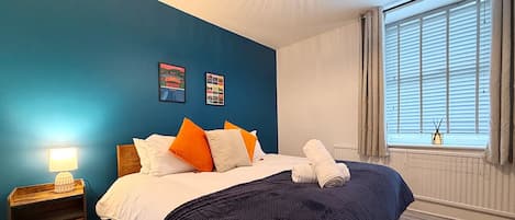 3 bedrooms, iron/ironing board, bed sheets