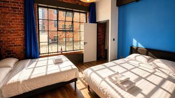 2 bedrooms, desk, iron/ironing board, WiFi