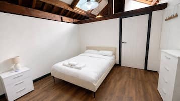 Desk, iron/ironing board, WiFi, bed sheets