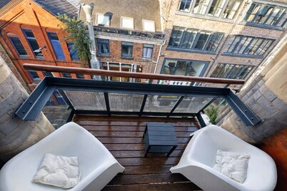 Apt 8,34 wood street