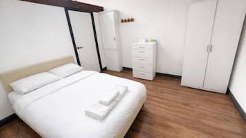 Desk, iron/ironing board, WiFi, bed sheets