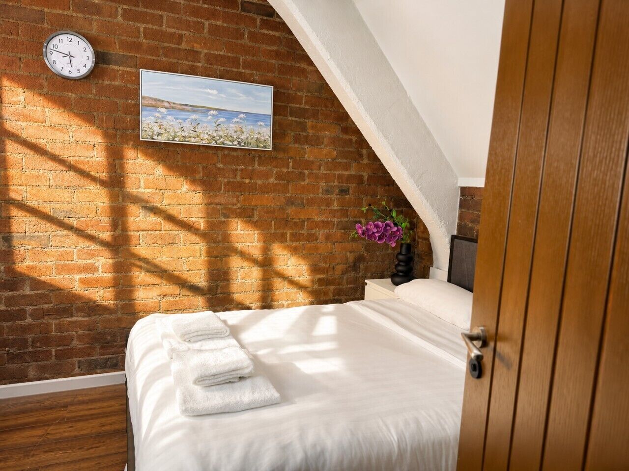 1 bedroom, desk, iron/ironing board, WiFi