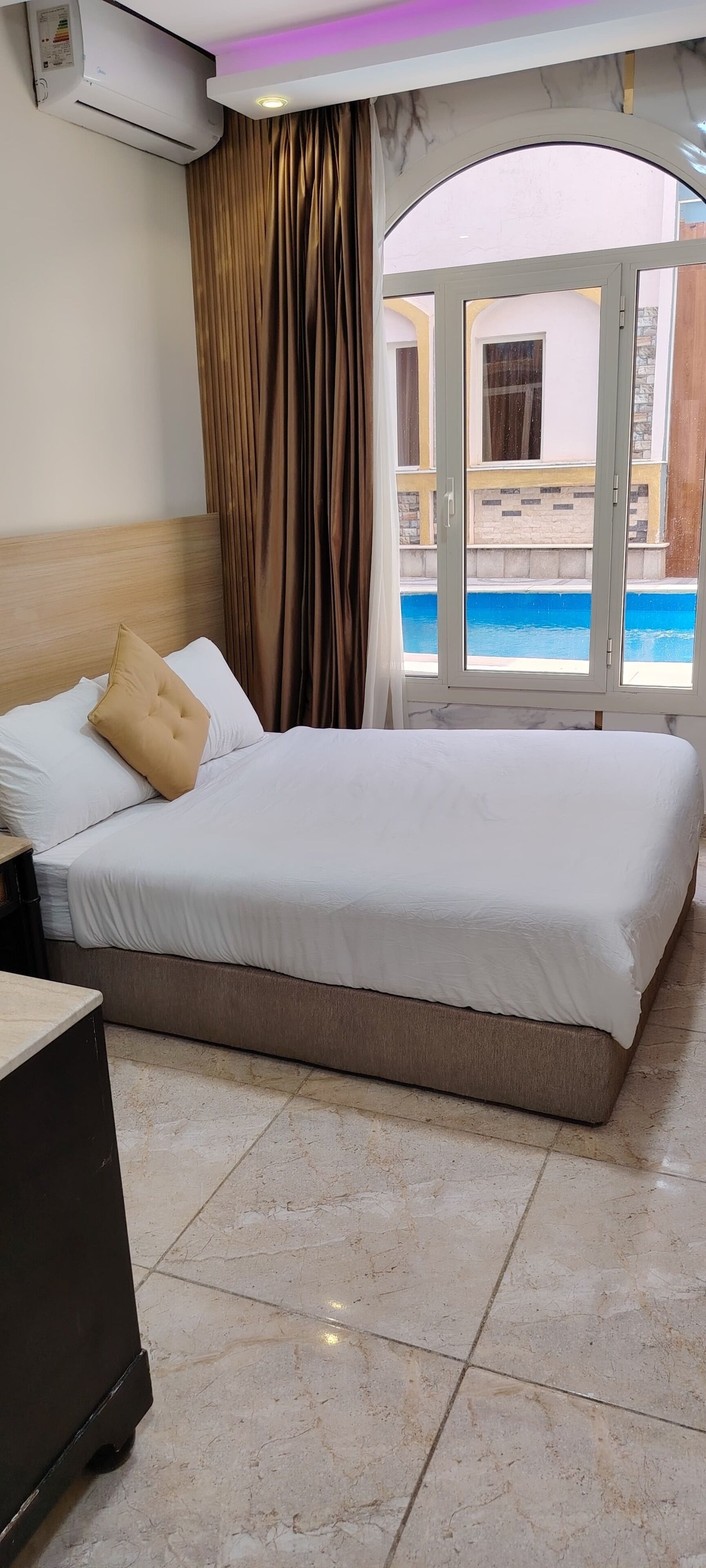 Comfort Room, Desert View | Laptop workspace, blackout drapes, free WiFi
