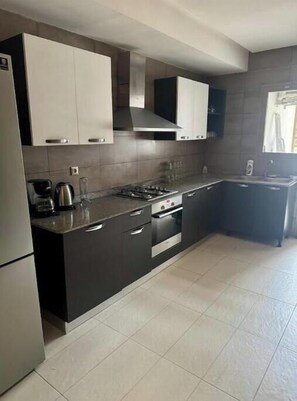 Microwave, oven, stovetop, coffee/tea maker - Reda's'Apparts (Prestigia - Unlimited 100 MB Wi-Fi) (Fes)
