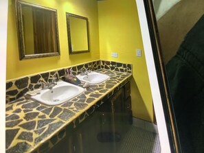 Bathroom - Very comfortable home located on a private lot inside the Hacienda Iguana (Rivas)