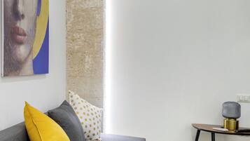 Deluxe Room, Park View | Living area