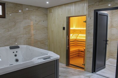 Mountain Bliss Spa Resort – Luxury Apartments with Sauna & Jacuzzi