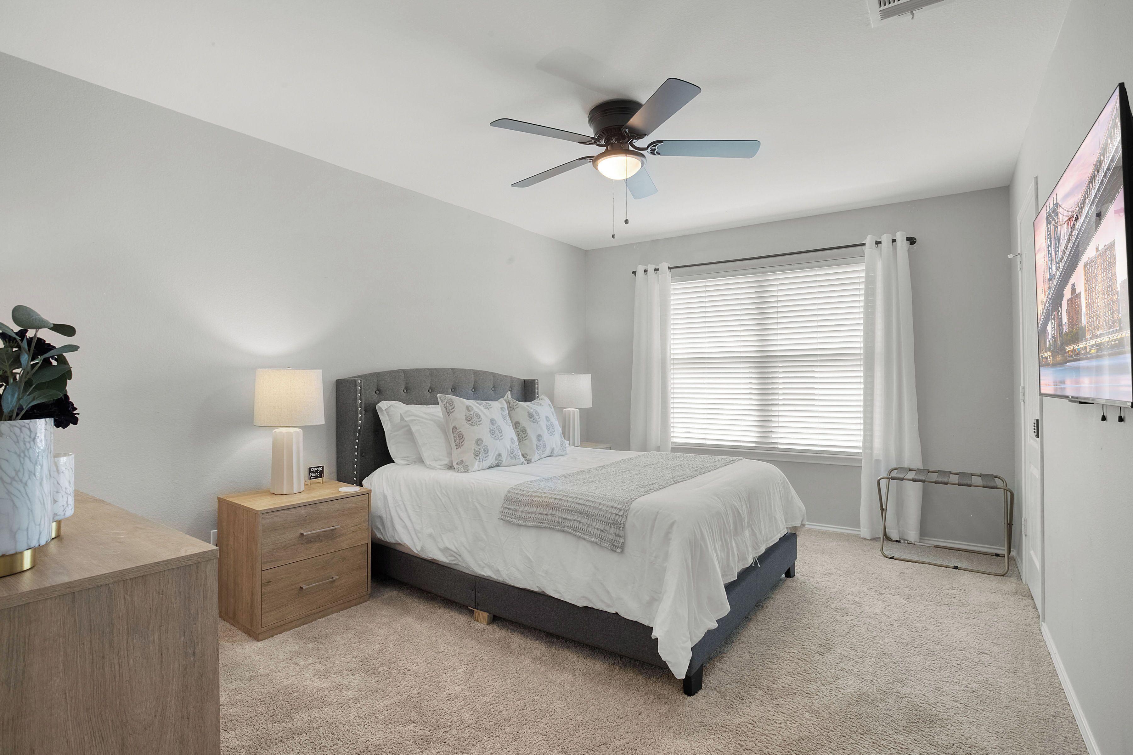 5 bedrooms, desk, iron/ironing board, WiFi