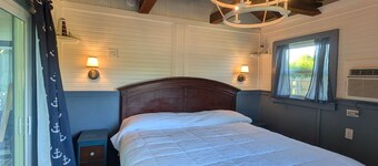 Cozy 2-bedroomA-frame lake house in charming Princeton with AC