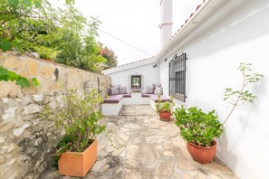 Terrace/patio - Casa El Alba, villa a pocos pasos del pueblo con piscina privada (Árchez)