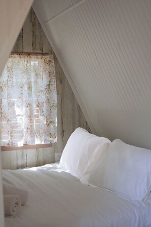 Room - Cozy 1-bedroom A-Frame W/Cowboy Pool 30mins from Austin (Cedar Creek)